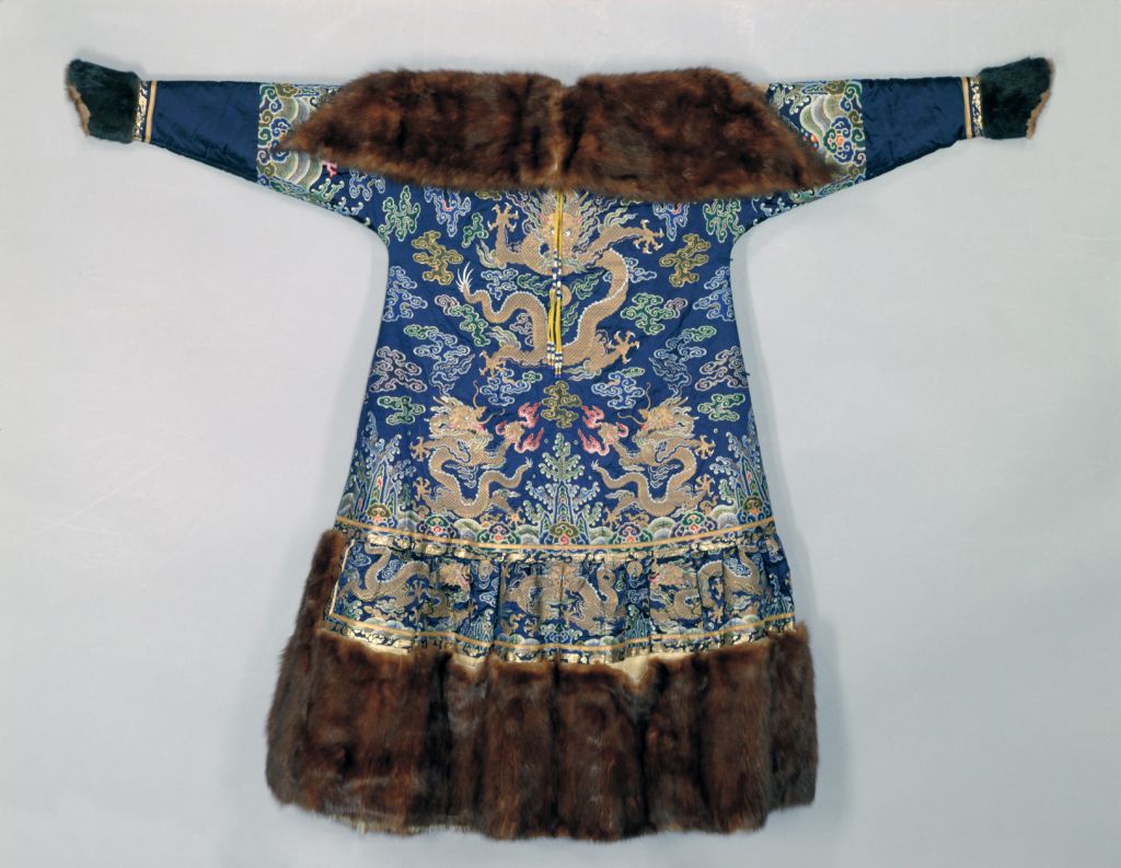 图片[2]-Blue satin makeup flower cloud gold dragon pattern Tianma leather men’s court robe-China Archive